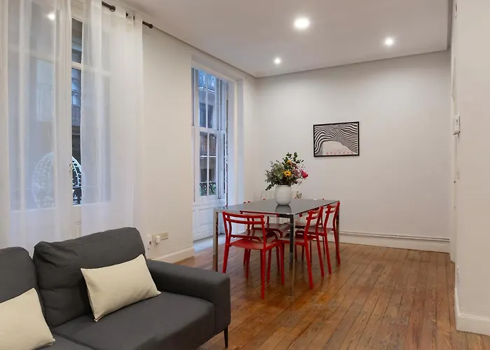 Apartmán Amplio En Casco Viejo - Corazon De *